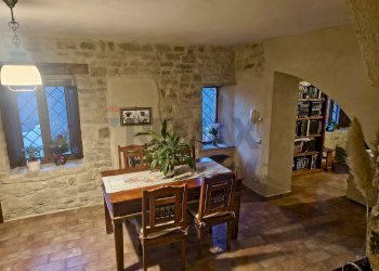 Sala da pranzo - Rustic via frazione Pieve di Compresseto
 
116, Gualdo Tadino - photo 18