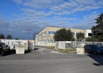 Edificio all\'aperto - Capannone Aprilia - foto 1