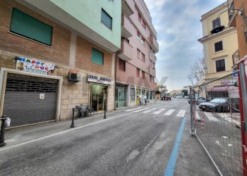 Edificio all\'aperto - Negozio Via Aldo Moro
 
15, Anzio - foto 9