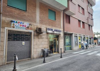 Edificio all\'aperto - Negozio Via Aldo Moro
 
15, Anzio - foto 11