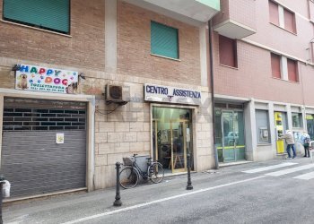 Edificio all\'aperto - Negozio Via Aldo Moro
 
15, Anzio - foto 12