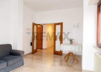 Soggiorno - Three-room apartment Via Circeo
 
31, Anzio - photo 10