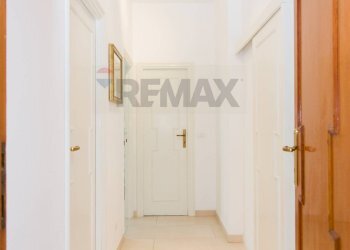Hall / corridoio - Three-room apartment Via Circeo
 
31, Anzio - photo 14
