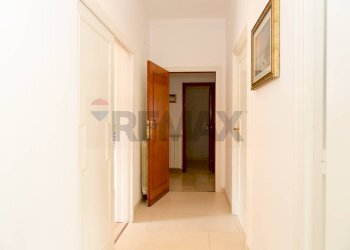 Hall / corridoio - Three-room apartment Via Circeo
 
31, Anzio - photo 28
