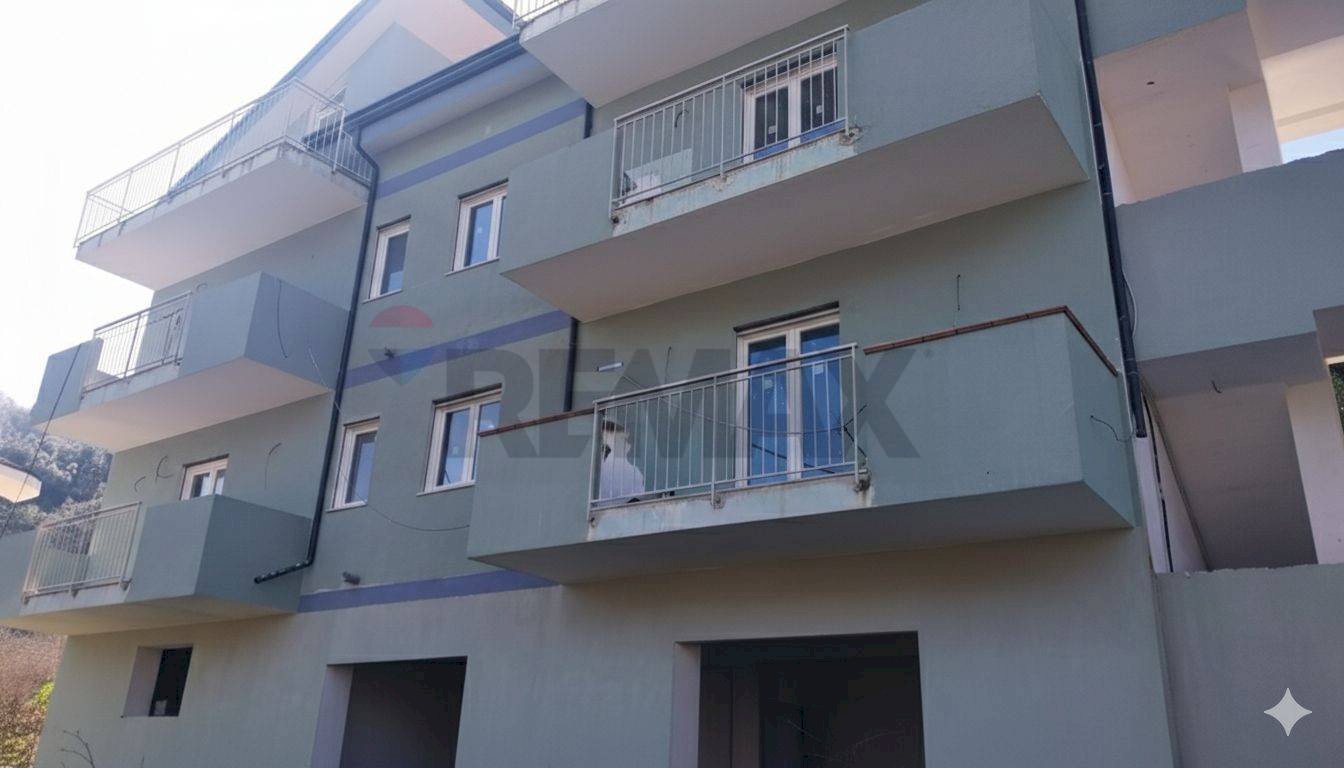 Edificio all\'aperto - Casa semi indipendente Contrada Mangiarelli
 
snc, Montecorvino Rovella - foto 1