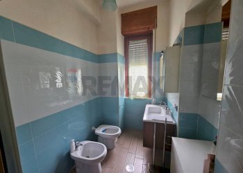 Bagno - Four-room apartment Via Ruggiero De Fugaldo
 
1, Salerno - photo 6