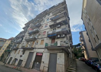 Edificio all\'aperto - Four-room apartment Via Ruggiero De Fugaldo
 
1, Salerno - photo 16