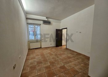 Stanza vuota - Three-room apartment via Luigi Cacciatore
 
57, Salerno - photo 14