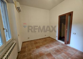 Stanza vuota - Three-room apartment via Luigi Cacciatore
 
57, Salerno - photo 16