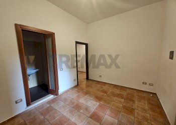 Stanza vuota - Three-room apartment via Luigi Cacciatore
 
57, Salerno - photo 17