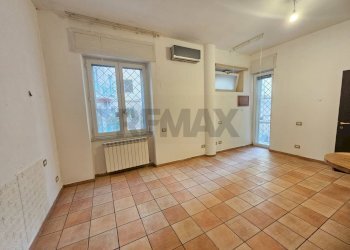 Stanza vuota - Three-room apartment via Luigi Cacciatore
 
57, Salerno - photo 27