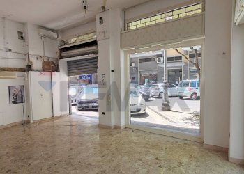 Stanza vuota - Locale Commerciale Via Madonna Di Fatima
 
19, Salerno - foto 6