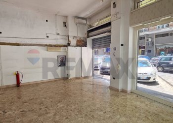 Stanza vuota - Locale Commerciale Via Madonna Di Fatima
 
19, Salerno - foto 7