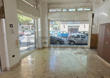 Ricezione / Lobby - Locale Commerciale Via Madonna Di Fatima
 
19, Salerno - foto 16