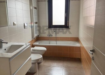 Bagno - Quadrilocale VIA ROSSINI
 
1, Beinasco - foto 7