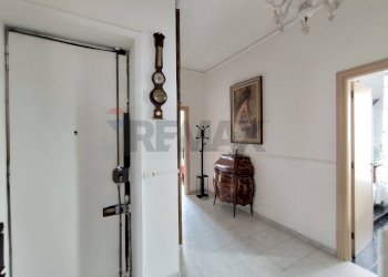 Hall / corridoio - Three-room apartment Via Antonio Cecchi
 
59, Torino - photo 12