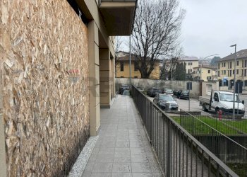 Balcone - Locale Commerciale Via Volta, Bulciago - foto 3