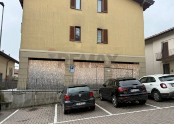 Edificio all\'aperto - Locale Commerciale Via Volta, Bulciago - foto 7