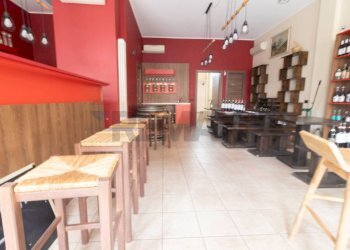 Sala da pranzo - Commercial Activity via Corsica
 
35, Dolzago - photo 2