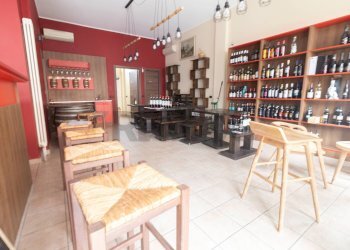 Sala da pranzo - Commercial Activity via Corsica
 
35, Dolzago - photo 3