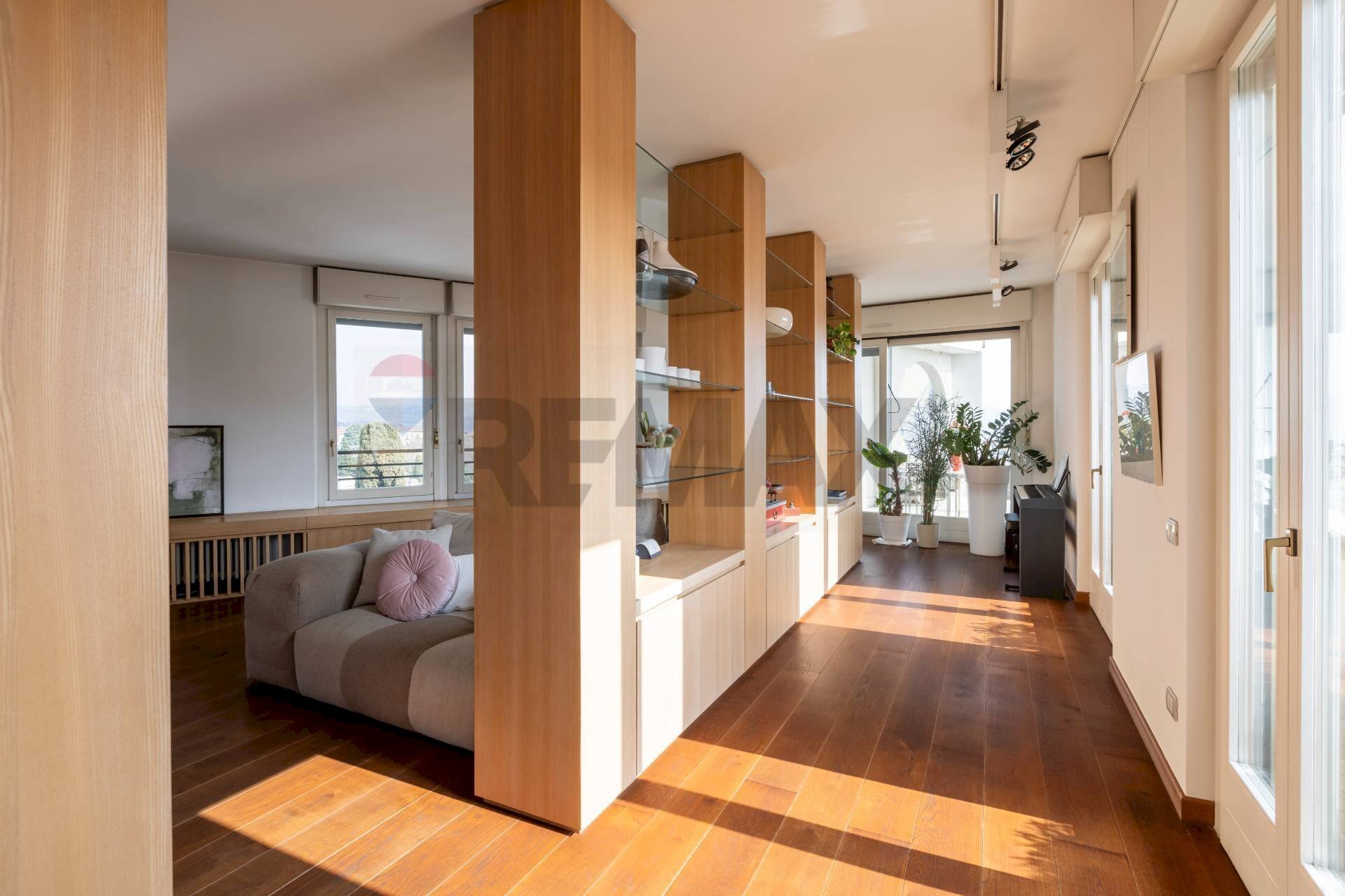 Hall / corridoio - Four-room apartment Via Cavour
 
14/C, Casatenovo - photo 3