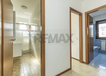 Hall / corridoio - Trilocale Giovanni Pacini
 
81, Seregno - foto 14