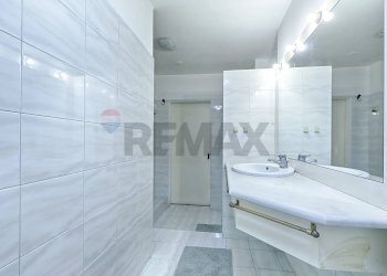 Bagno - Bilocale Via Comasina
 
85, Milano - foto 32
