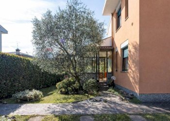 Giardino - Villa via Giuseppe Verdi
 
10, Arcore - foto 3