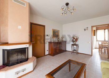 Soggiorno - Four-room apartment Via Della Libertà
 
3, Airuno - photo 4