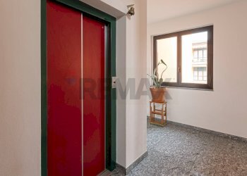Hall / corridoio - Four-room apartment Via Della Libertà
 
3, Airuno - photo 25
