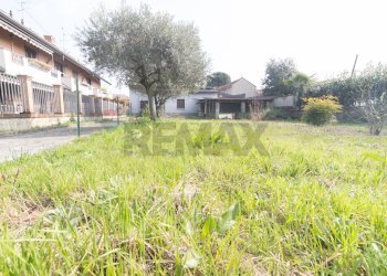 Giardino - Villa Via Sicilia
 
12, Desio - photo 25