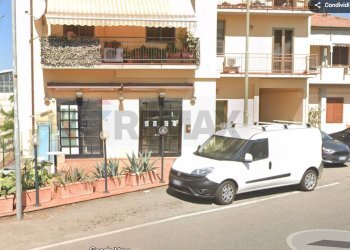 Edificio all\'aperto - Commercial Premises San Quirico
 
203/205, Campi Bisenzio - photo 2