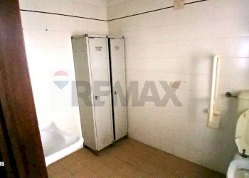 Bagno - Commercial Premises San Quirico
 
203/205, Campi Bisenzio - photo 10