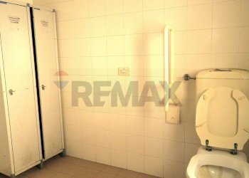 Bagno - Commercial Premises San Quirico
 
203/205, Campi Bisenzio - photo 11