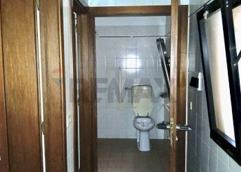 Bagno - Commercial Premises San Quirico
 
203/205, Campi Bisenzio - photo 14