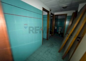 Hall / corridoio - Locale Commerciale Perugia - foto 3