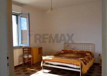 Camera / camera da letto - Trilocale via Santa Barbara
 
71, Massa Marittima - foto 1