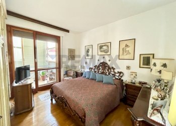 Camera matrimoniale - Quadrilocale Via Ardengo Soffici
 
9, Firenze - foto 11