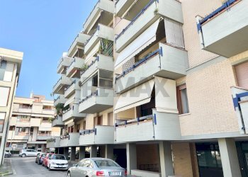 facciata lato ovest - Quadrilocale Via Ardengo Soffici
 
9, Firenze - foto 19