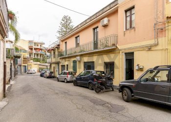 Edificio all\'aperto - Semi-detached house via acicastello
 
26, Aci Castello - photo 2