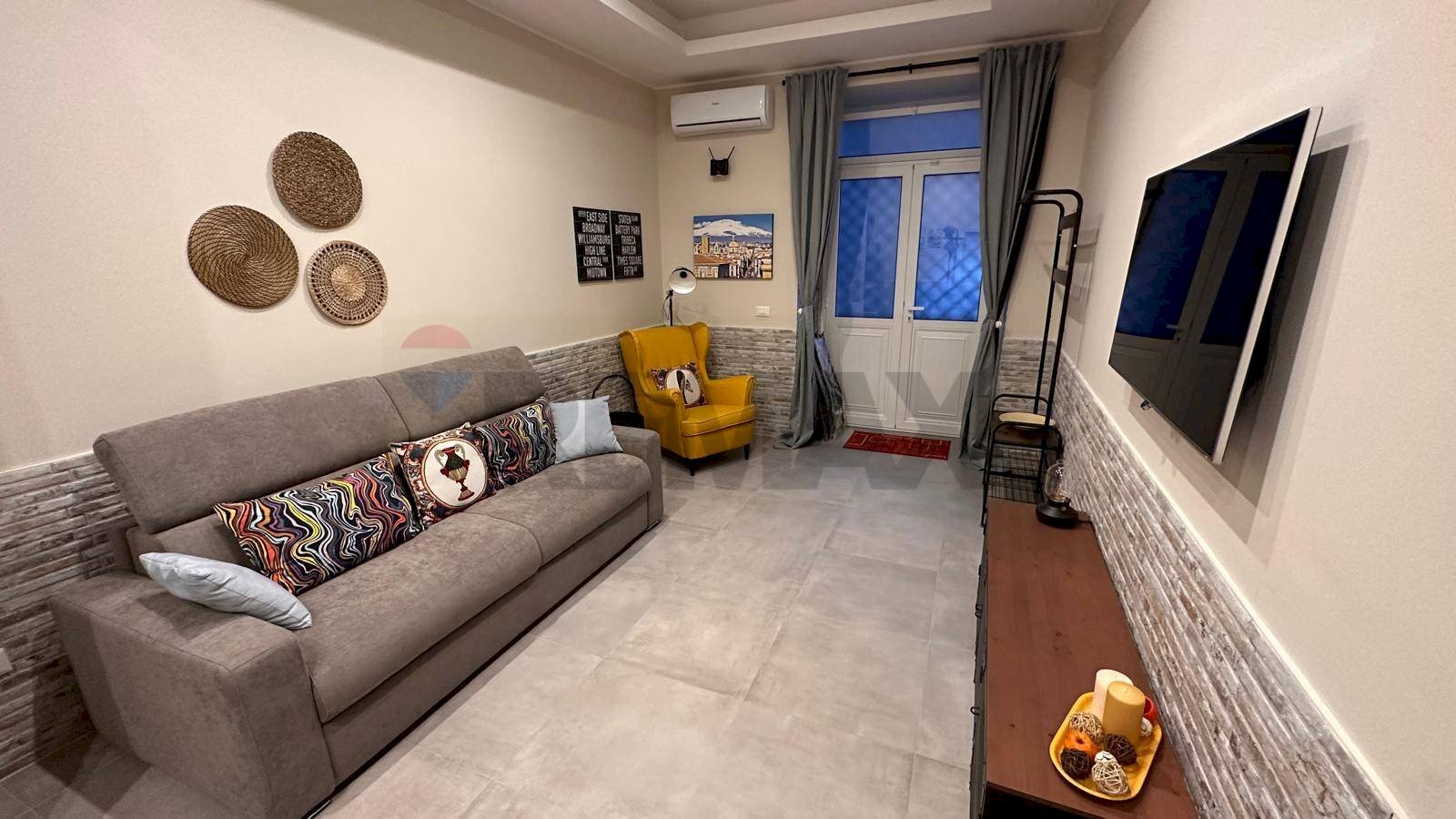 Soggiorno - Trilocale Via Santa Maria Della Salette
 
10, Catania - foto 2