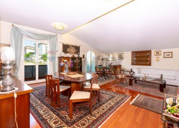 Sala da pranzo - Appartamento Via Dei Ciclopi
 
83, Aci Catena - foto 6