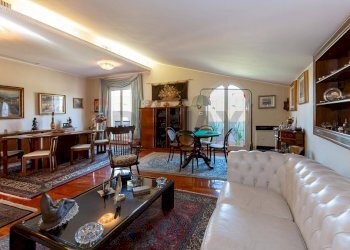 Sala da pranzo - Appartamento Via Dei Ciclopi
 
83, Aci Catena - foto 7