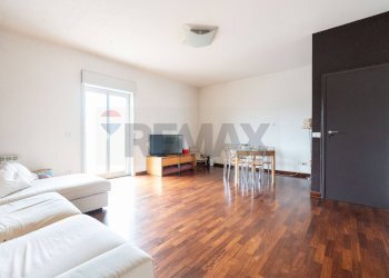 Sala da pranzo - Trilocale Via Santa Maria la Stella
 
78, Aci Sant'Antonio - foto 1