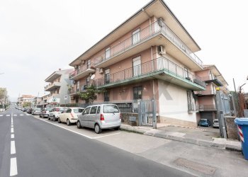 Edificio all\'aperto - Trilocale Via Santa Maria la Stella
 
78, Aci Sant'Antonio - foto 2