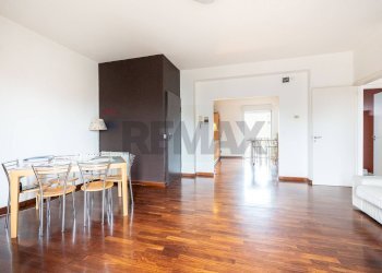 Sala da pranzo - Trilocale Via Santa Maria la Stella
 
78, Aci Sant'Antonio - foto 7