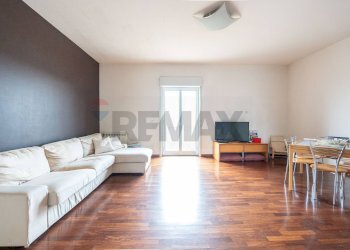 Sala da pranzo - Trilocale Via Santa Maria la Stella
 
78, Aci Sant'Antonio - foto 8