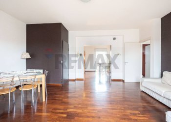 Sala da pranzo - Trilocale Via Santa Maria la Stella
 
78, Aci Sant'Antonio - foto 11