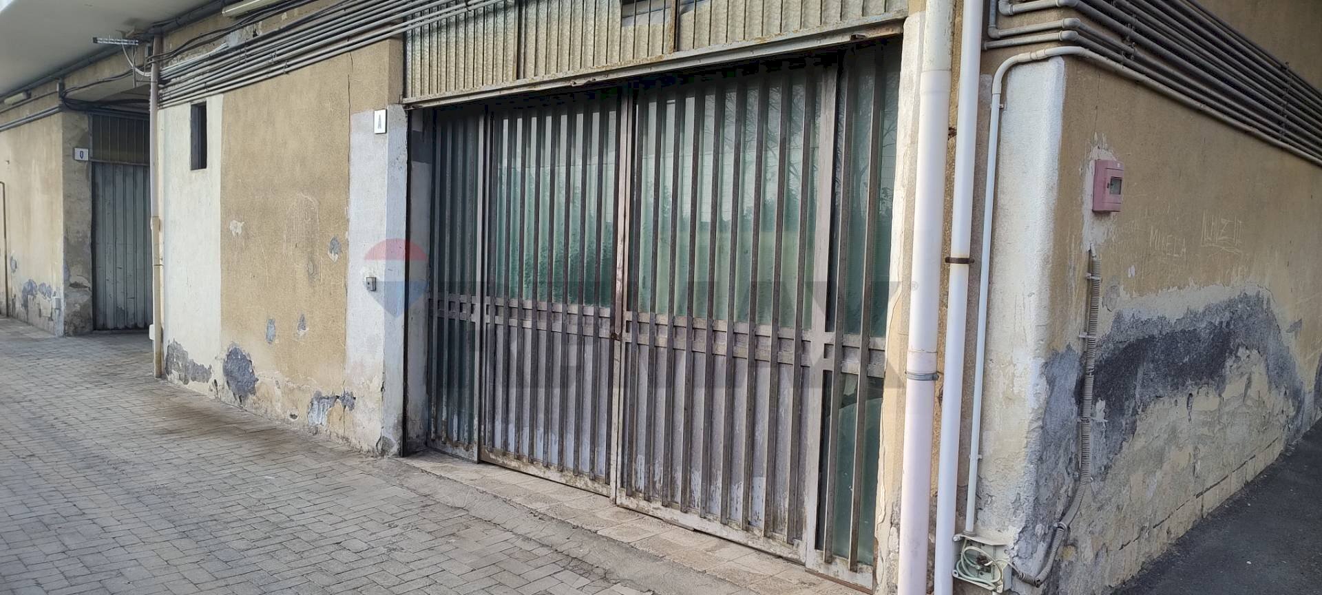 Edificio all\'aperto - Box VIA JOHN FITZGERALD KENNEDY
 
27, Sant'Agata Li Battiati - foto 3