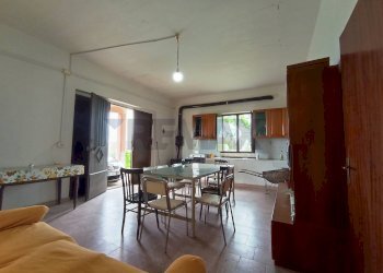 Sala da pranzo - Villa contrada Pernicotto, Adrano - photo 11